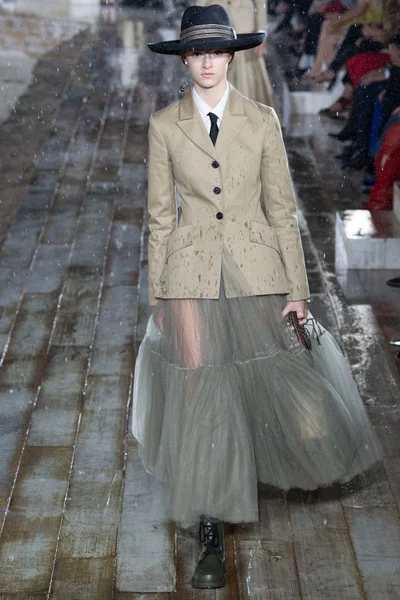 Look 10